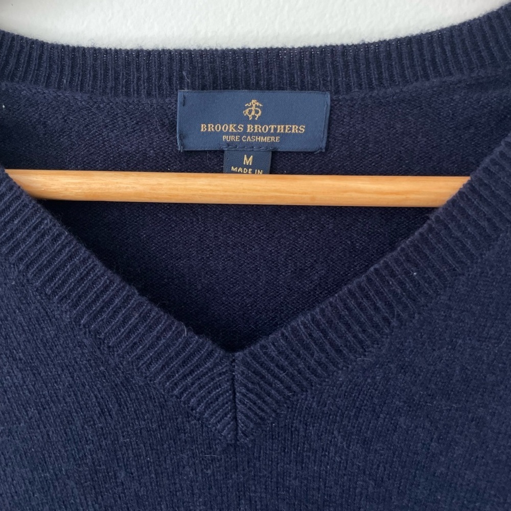 Brooks Brothers Pure Cashmere Navy V-neck Sweater Size M - Picture 2 of 7